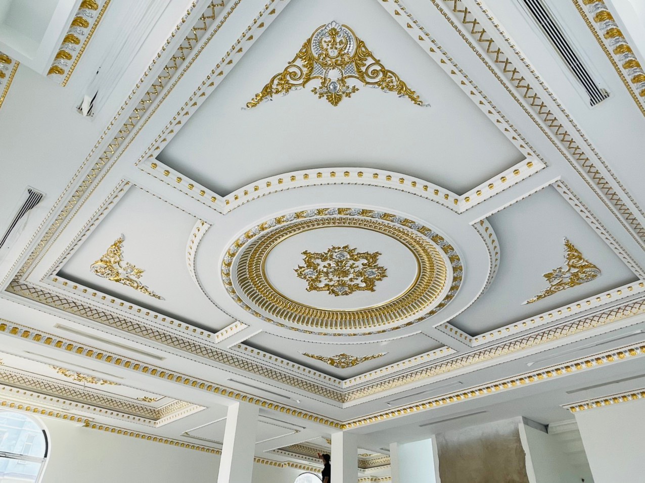 Cách Chọn Mâm Trần PU Phù Hợp Cho Nhà Phố