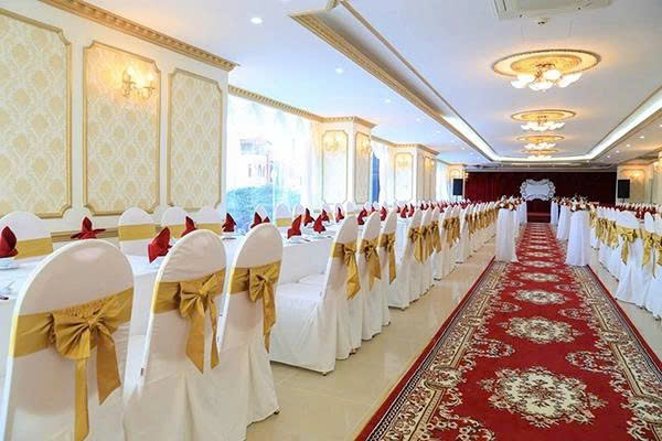 Lợi Ích Khi Sử Dụng Mâm Trần Sang Trọng PU Cho Nhà Hàng